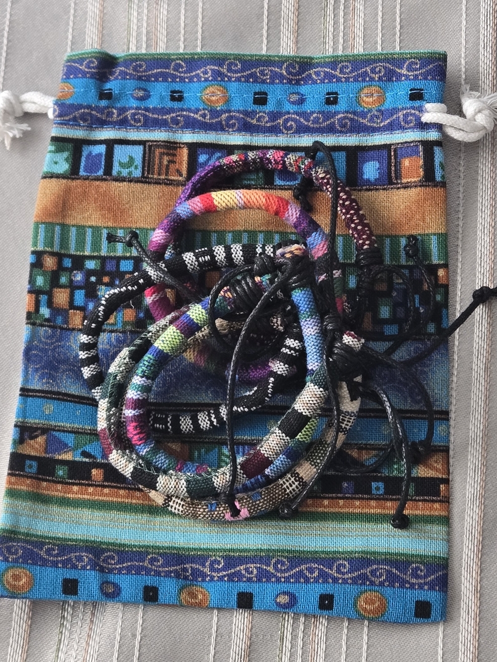 Lot of 6 Braided Boho Surfer Beach Bracelet Set Friendship Bracelets w/ Pouch